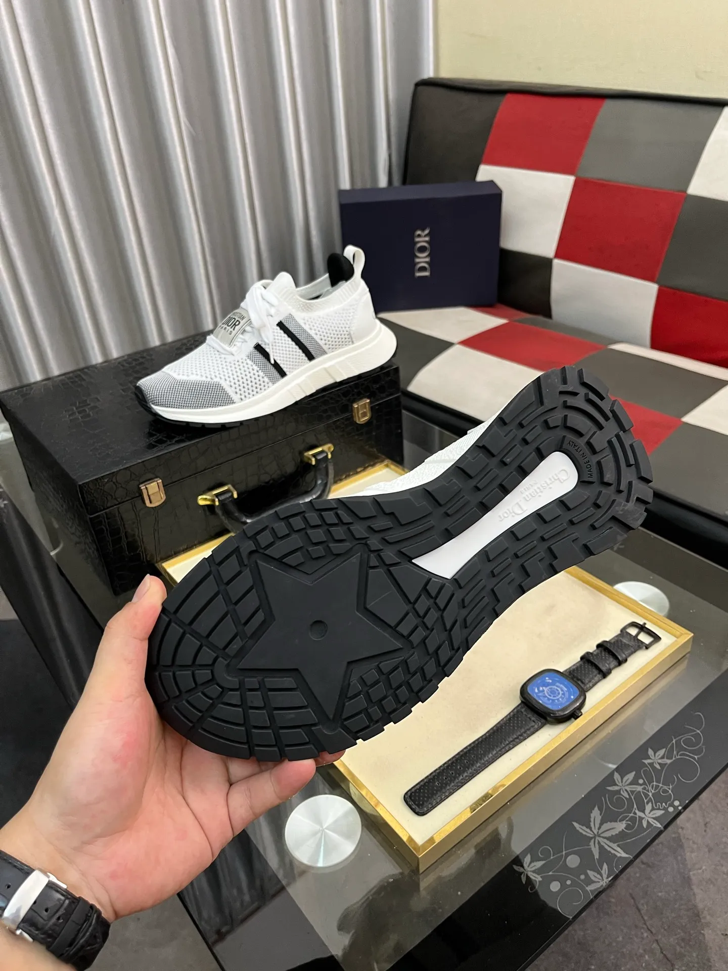 Men's men's shoes 💰400⌚️⌚️Dior unique modern style sneakers. 🏃Casual LeFou original leather😍😍 Yangli (refuses to discolor and rub feet) soles: Original soles specially provided by the original factory, super cool😍 Lace-up to bring wind when walking👍Style design ⚠️Super comfortable and wear-resistant original soles. Code number: 38-443️⃣Colors available